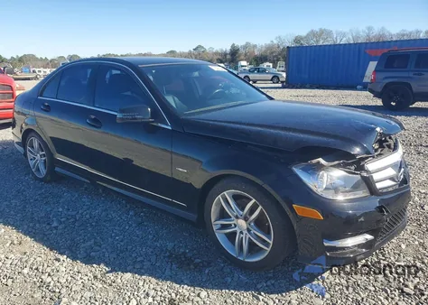 2012 Mercedes-Benz C 250 из США, поврежденный, VIN WDDGF4HB6CR216175